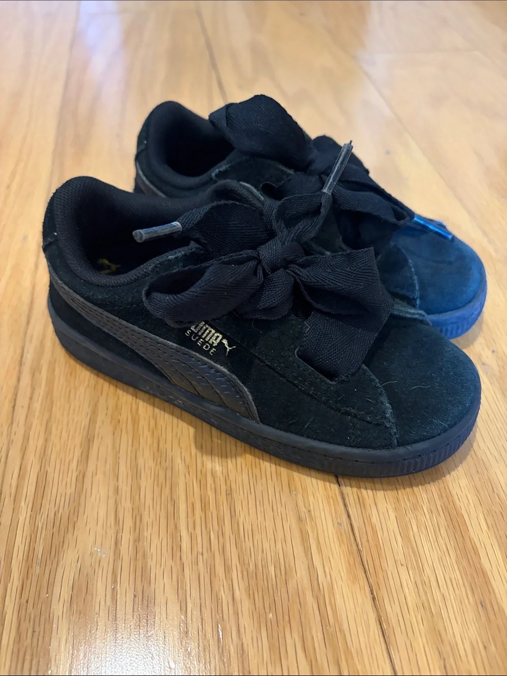 Puma Kids Navy and Black Suede Heart Bow Sneakers